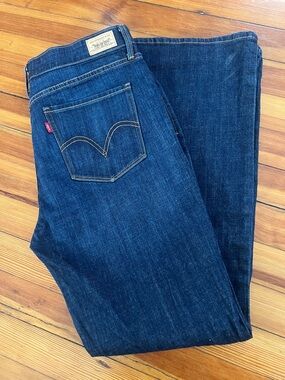 LEVIS WOMEN JEANS SIZE 14 Medium